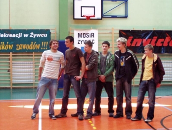 OFICJALNE WYNIKI VIII JESIENNEGO TURNIEJU DZIKICH DRUŻYN W PIŁCE SIATKOWEJ O PUCHAR BURMISTRZA MIASTA ŻYWCA- 02.09.2007 ROK - zdjęcie 5