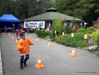 Bieg z woreczkiem grochu na głowie