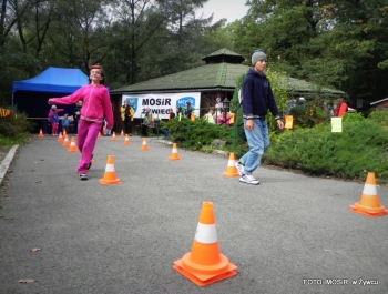 Bieg z woreczkiem grochu na głowie