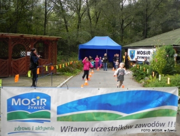 Bieg z woreczkiem grochu na głowie