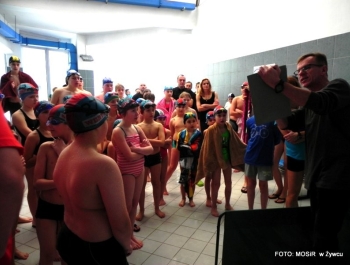 zawodnicy podczas odprawy