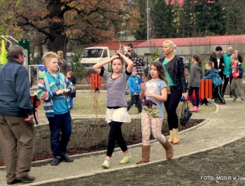 NOWY, BEZPIECZNY PLAC ZABAW NA OSIEDLU  MŁODYCH od 12.XI.2014 - zdjęcie57