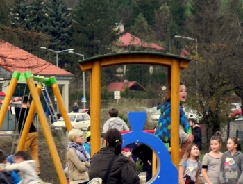 NOWY, BEZPIECZNY PLAC ZABAW NA OSIEDLU  MŁODYCH od 12.XI.2014 - zdjęcie40