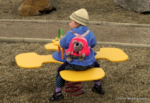 NOWY, BEZPIECZNY PLAC ZABAW NA OSIEDLU  MŁODYCH od 12.XI.2014