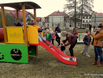 NOWY, BEZPIECZNY PLAC ZABAW NA OSIEDLU  MŁODYCH od 12.XI.2014 - zdjęcie38