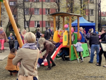 NOWY, BEZPIECZNY PLAC ZABAW NA OSIEDLU  MŁODYCH od 12.XI.2014 - zdjęcie32