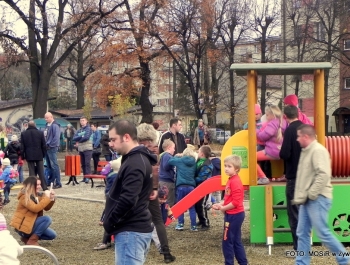 NOWY, BEZPIECZNY PLAC ZABAW NA OSIEDLU  MŁODYCH od 12.XI.2014 - zdjęcie30