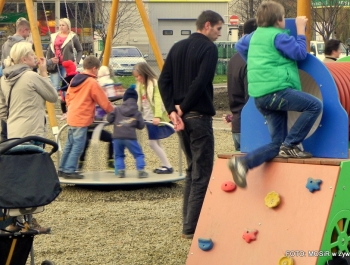 NOWY, BEZPIECZNY PLAC ZABAW NA OSIEDLU  MŁODYCH od 12.XI.2014 - zdjęcie26