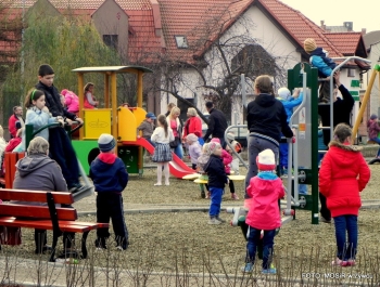 NOWY, BEZPIECZNY PLAC ZABAW NA OSIEDLU  MŁODYCH od 12.XI.2014 - zdjęcie22