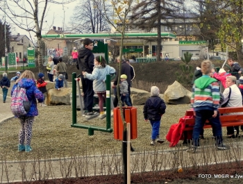NOWY, BEZPIECZNY PLAC ZABAW NA OSIEDLU  MŁODYCH od 12.XI.2014 - zdjęcie21
