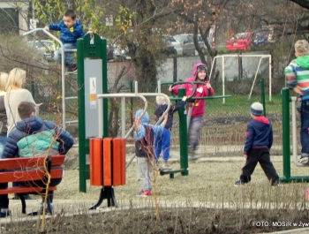 NOWY, BEZPIECZNY PLAC ZABAW NA OSIEDLU  MŁODYCH od 12.XI.2014 - zdjęcie20