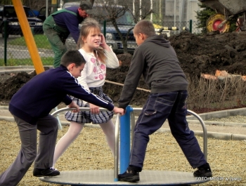 NOWY, BEZPIECZNY PLAC ZABAW NA OSIEDLU  MŁODYCH od 12.XI.2014 - zdjęcie18