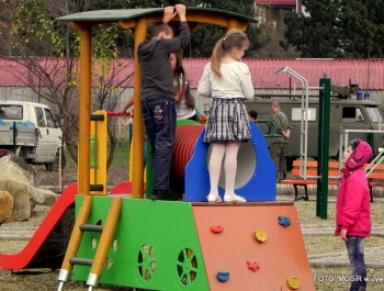 NOWY, BEZPIECZNY PLAC ZABAW NA OSIEDLU  MŁODYCH od 12.XI.2014 - zdjęcie14