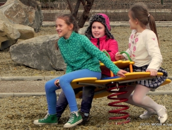 NOWY, BEZPIECZNY PLAC ZABAW NA OSIEDLU  MŁODYCH od 12.XI.2014 - zdjęcie12