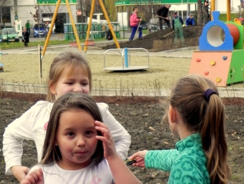 NOWY, BEZPIECZNY PLAC ZABAW NA OSIEDLU  MŁODYCH od 12.XI.2014 - zdjęcie11