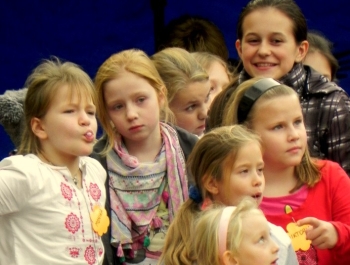 NOWY, BEZPIECZNY PLAC ZABAW NA OSIEDLU  MŁODYCH od 12.XI.2014 - zdjęcie3