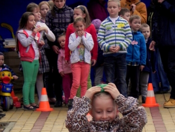 NOWY, BEZPIECZNY PLAC ZABAW NA OSIEDLU  MŁODYCH od 12.XI.2014 - zdjęcie1