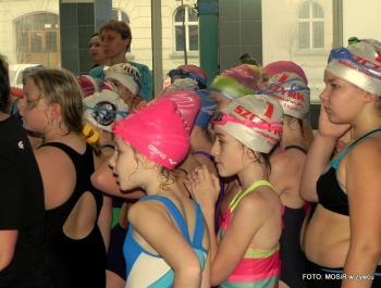 PŁYWACKA LIGA SZKOLNA - II EDYCJA. WYNIKI I FOTOREPORTAŻ - zdjęcie55