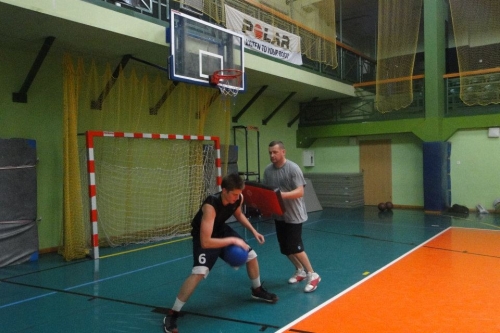 Chcesz grać w koszykówkę? MOSiR KiS ŻYWIEC zaprasza!