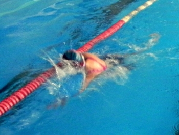 6.XII MIKOŁAJ NAGRADZAŁ ZWYCIĘZCÓW MIKOŁAJOWYCH ZAWODÓW PŁYWACKICH DLA UCZESTNIKÓW SZKÓŁKI MOSiR W ŻYWCU - zdjęcie15