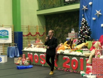 6.XII MIKOŁAJ NAGRADZAŁ ZWYCIĘZCÓW MIKOŁAJOWYCH ZAWODÓW PŁYWACKICH DLA UCZESTNIKÓW SZKÓŁKI MOSiR W ŻYWCU - zdjęcie12