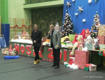 6.XII MIKOŁAJ NAGRADZAŁ ZWYCIĘZCÓW MIKOŁAJOWYCH ZAWODÓW PŁYWACKICH DLA UCZESTNIKÓW SZKÓŁKI MOSiR W ŻYWCU - zdjęcie10