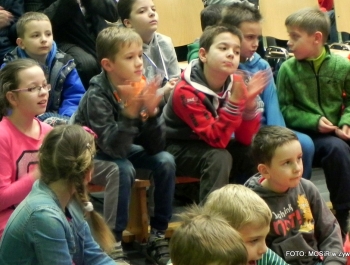 6.XII MIKOŁAJ NAGRADZAŁ ZWYCIĘZCÓW MIKOŁAJOWYCH ZAWODÓW PŁYWACKICH DLA UCZESTNIKÓW SZKÓŁKI MOSiR W ŻYWCU - zdjęcie4