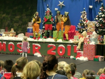 6.XII MIKOŁAJ NAGRADZAŁ ZWYCIĘZCÓW MIKOŁAJOWYCH ZAWODÓW PŁYWACKICH DLA UCZESTNIKÓW SZKÓŁKI MOSiR W ŻYWCU - zdjęcie53