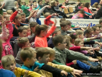 6.XII MIKOŁAJ NAGRADZAŁ ZWYCIĘZCÓW MIKOŁAJOWYCH ZAWODÓW PŁYWACKICH DLA UCZESTNIKÓW SZKÓŁKI MOSiR W ŻYWCU - zdjęcie41