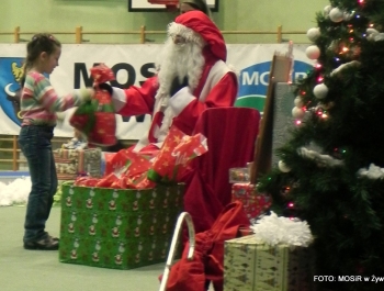 6.XII MIKOŁAJ NAGRADZAŁ ZWYCIĘZCÓW MIKOŁAJOWYCH ZAWODÓW PŁYWACKICH DLA UCZESTNIKÓW SZKÓŁKI MOSiR W ŻYWCU - zdjęcie33