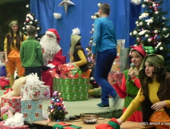 6.XII MIKOŁAJ NAGRADZAŁ ZWYCIĘZCÓW MIKOŁAJOWYCH ZAWODÓW PŁYWACKICH DLA UCZESTNIKÓW SZKÓŁKI MOSiR W ŻYWCU - zdjęcie31