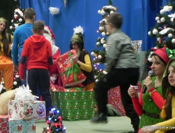 6.XII MIKOŁAJ NAGRADZAŁ ZWYCIĘZCÓW MIKOŁAJOWYCH ZAWODÓW PŁYWACKICH DLA UCZESTNIKÓW SZKÓŁKI MOSiR W ŻYWCU - zdjęcie30