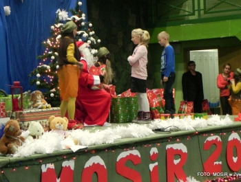 6.XII MIKOŁAJ NAGRADZAŁ ZWYCIĘZCÓW MIKOŁAJOWYCH ZAWODÓW PŁYWACKICH DLA UCZESTNIKÓW SZKÓŁKI MOSiR W ŻYWCU - zdjęcie27