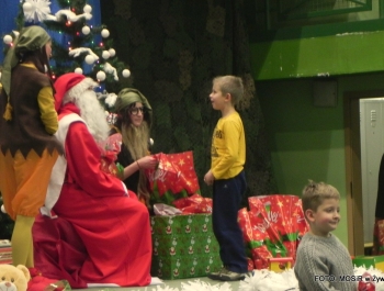 6.XII MIKOŁAJ NAGRADZAŁ ZWYCIĘZCÓW MIKOŁAJOWYCH ZAWODÓW PŁYWACKICH DLA UCZESTNIKÓW SZKÓŁKI MOSiR W ŻYWCU - zdjęcie24