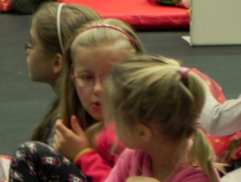 6.XII MIKOŁAJ NAGRADZAŁ ZWYCIĘZCÓW MIKOŁAJOWYCH ZAWODÓW PŁYWACKICH DLA UCZESTNIKÓW SZKÓŁKI MOSiR W ŻYWCU - zdjęcie19