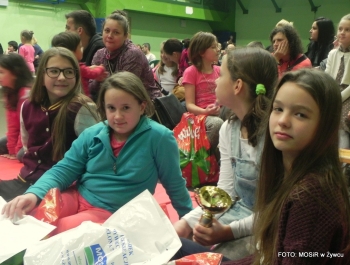 6.XII MIKOŁAJ NAGRADZAŁ ZWYCIĘZCÓW MIKOŁAJOWYCH ZAWODÓW PŁYWACKICH DLA UCZESTNIKÓW SZKÓŁKI MOSiR W ŻYWCU - zdjęcie16