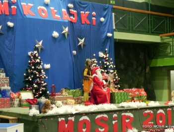 6.XII MIKOŁAJ NAGRADZAŁ ZWYCIĘZCÓW MIKOŁAJOWYCH ZAWODÓW PŁYWACKICH DLA UCZESTNIKÓW SZKÓŁKI MOSiR W ŻYWCU - zdjęcie13