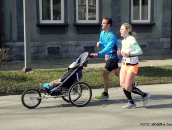 XVI PÓŁMARATON - PÓŁOFICJALNIE. FOTOGALERIA ŻYWIEC 29.III.2015 - zdjęcie56