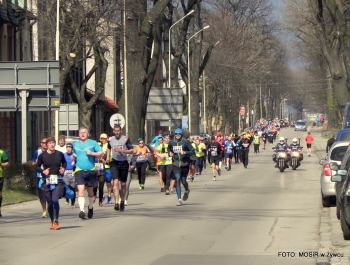 XVI PÓŁMARATON - PÓŁOFICJALNIE. FOTOGALERIA ŻYWIEC 29.III.2015 - zdjęcie55