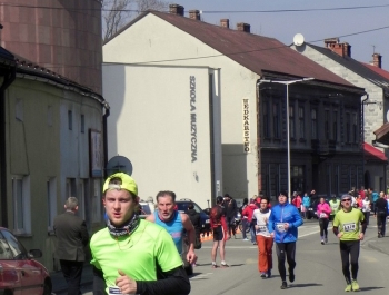 XVI PÓŁMARATON - PÓŁOFICJALNIE. FOTOGALERIA ŻYWIEC 29.III.2015 - zdjęcie40