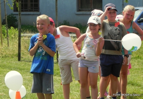 W UPALNE LATO Z MOSiR-em DZIŚ BAWILIŚMY SIĘ NA OSIEDLU POD GRAPĄ