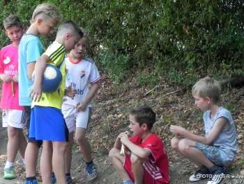 W UPALNY PONIEDZIAŁEK POŻEGNALIŚMY WAKACJE NA BOISKU PRZY SP 5 - zdjęcie34