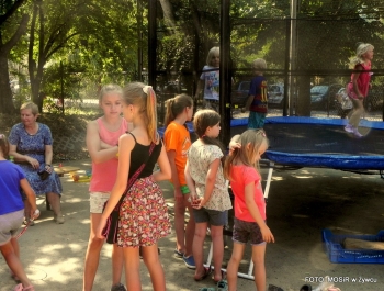 W UPALNY PONIEDZIAŁEK POŻEGNALIŚMY WAKACJE NA BOISKU PRZY SP 5 - zdjęcie30