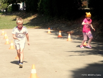 W UPALNY PONIEDZIAŁEK POŻEGNALIŚMY WAKACJE NA BOISKU PRZY SP 5 - zdjęcie26