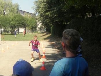 W UPALNY PONIEDZIAŁEK POŻEGNALIŚMY WAKACJE NA BOISKU PRZY SP 5 - zdjęcie24