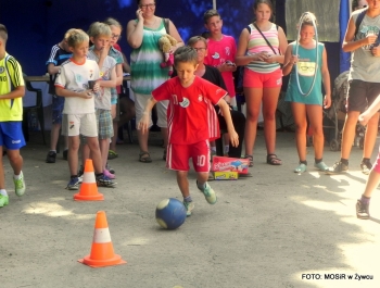 W UPALNY PONIEDZIAŁEK POŻEGNALIŚMY WAKACJE NA BOISKU PRZY SP 5 - zdjęcie19