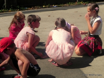 W UPALNY PONIEDZIAŁEK POŻEGNALIŚMY WAKACJE NA BOISKU PRZY SP 5 - zdjęcie17