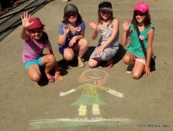 W UPALNY PONIEDZIAŁEK POŻEGNALIŚMY WAKACJE NA BOISKU PRZY SP 5 - zdjęcie10