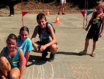 W UPALNY PONIEDZIAŁEK POŻEGNALIŚMY WAKACJE NA BOISKU PRZY SP 5 - zdjęcie8