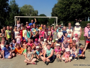 W UPALNY PONIEDZIAŁEK POŻEGNALIŚMY WAKACJE NA BOISKU PRZY SP 5 - zdjęcie1
